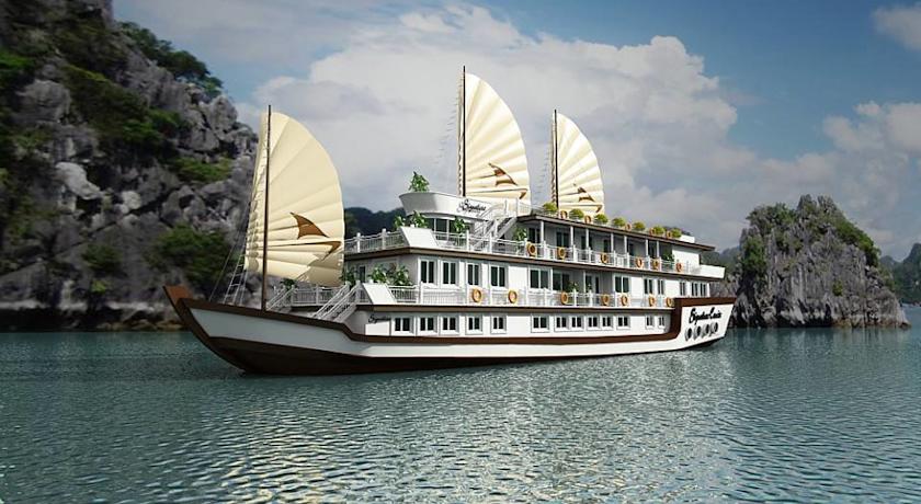 3-floors cruise travelling on Ha Long Bay