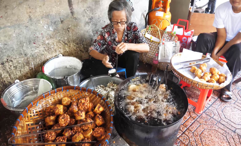 enjoy food solo travel cambodia