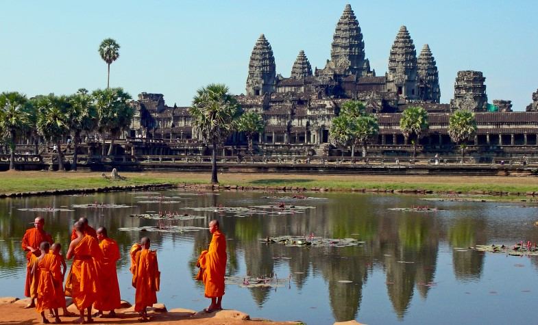 Picture of the monks and Angkor Wat