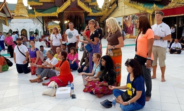 visit Shwedagon Pagoda