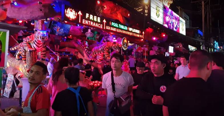 5 must-try bars to enjoy Phuket nightlife