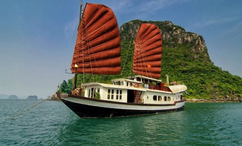 Vietnam cruising in Halong Bay & Mekong River: Unique experiences