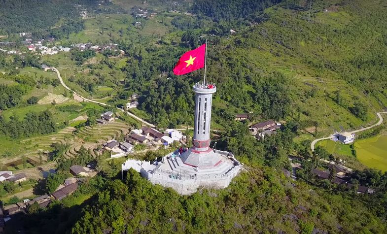 lung cu flag tower