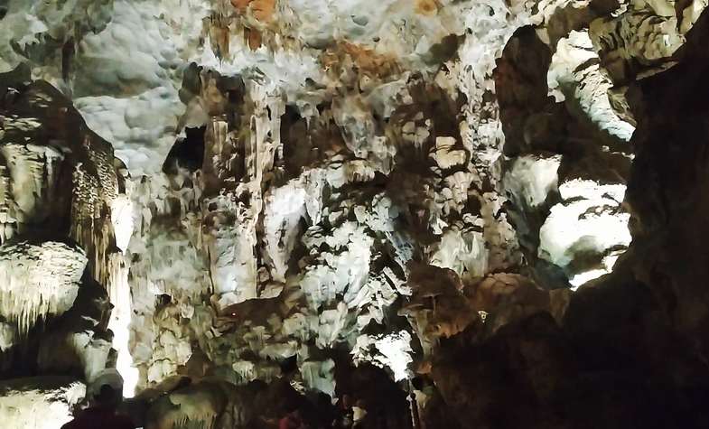 Vietnam, Halong Bay, Halong Travel Guide, Vietnam Travel Guide, Dau Go Cave