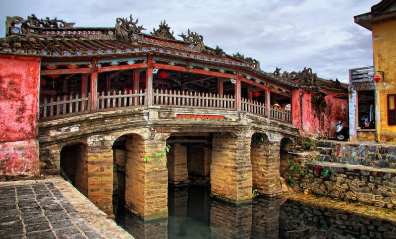 The Hoi An bridge architecture