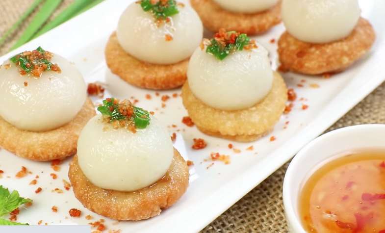 Vietnam Hue, Hue cuisine, Best Hue food, Vietnam Travel Guide, Hue Travel Guide, Banh ram it, Fried Sticky Rice Dumplings