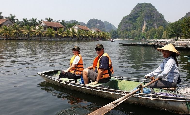 Ninh Binh boat cruise