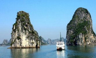 vietnam cambodia laos itinerary, road trip vietnam laos cambodia, vietnam cambodia and laos tours, Halong bay cruise, hanoi halong bay tour