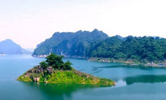 Hoa Binh lake, vietnam