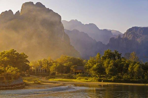 fog surrounding mountains