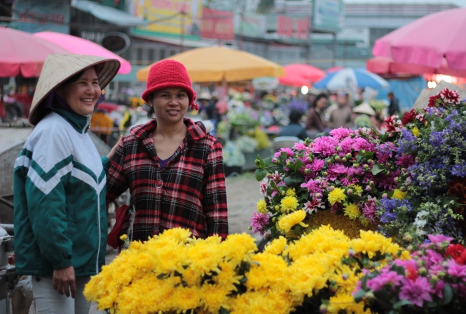 two women selling flowers in the early morning