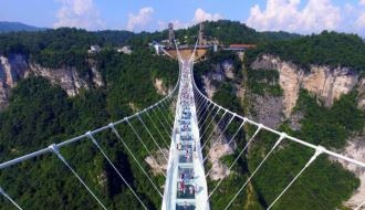 Inaugurating the highest glass bridge in Vietnam