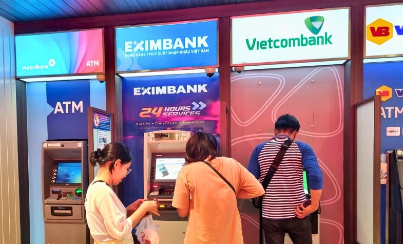 Ways to reduce risks when using credit cards in Vietnam.