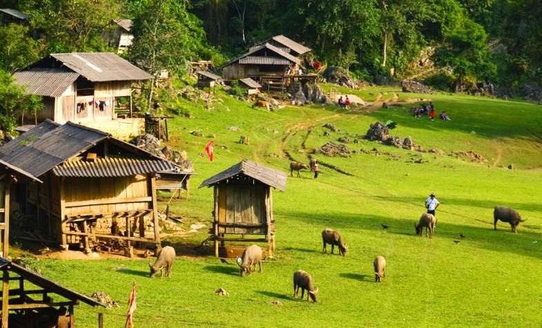 Hang Tau - A Pristine village in Moc Chau
