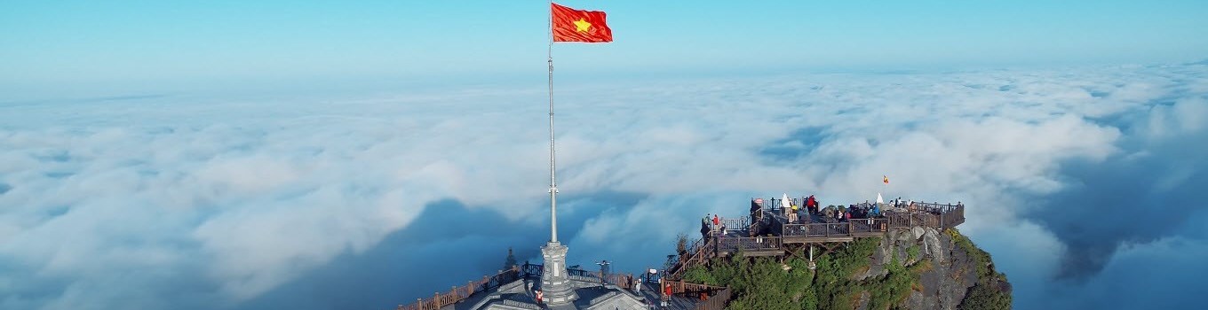 Vietnamese flag on the Fansipan mountain