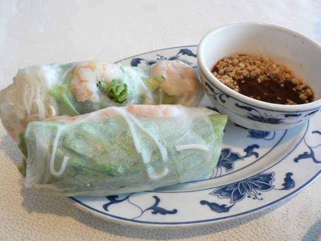 Pho cuon, a kind of spring roll, with shrimp, pork, vermicelli, lettuce, beansprouts