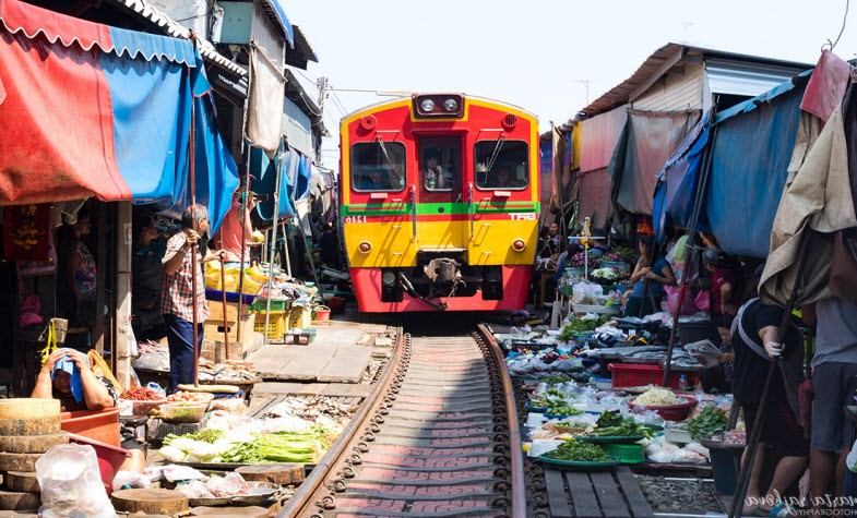 Mae Klong Railway Market, attractive train street