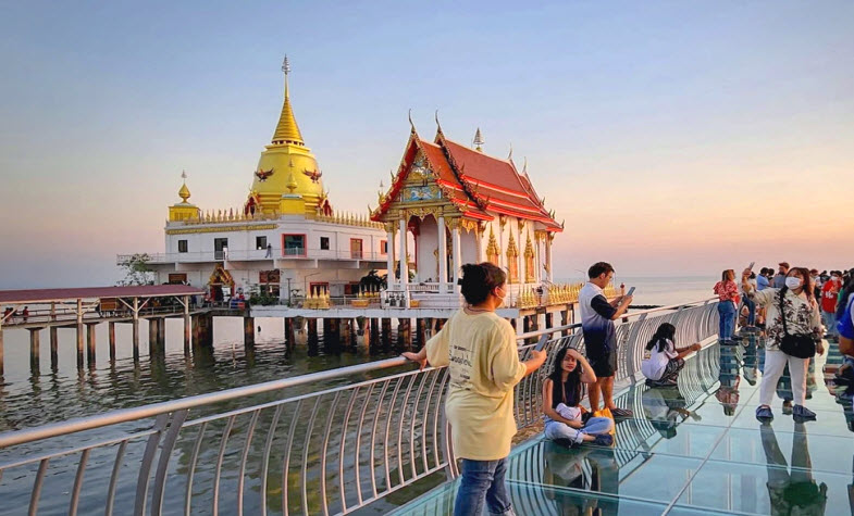 Glass bridge above the sea in Chachoengsao temple