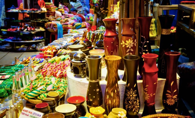 Cultural shopping and dining experience in Siem Reap
