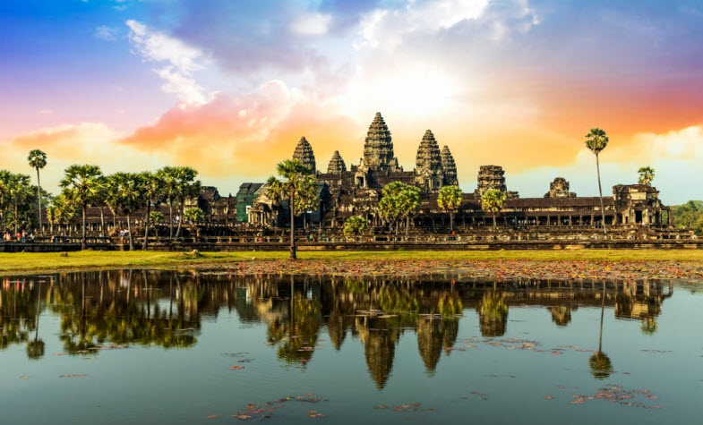 Unique things  to do in Siem Reap, sunrise at Angkor Wat