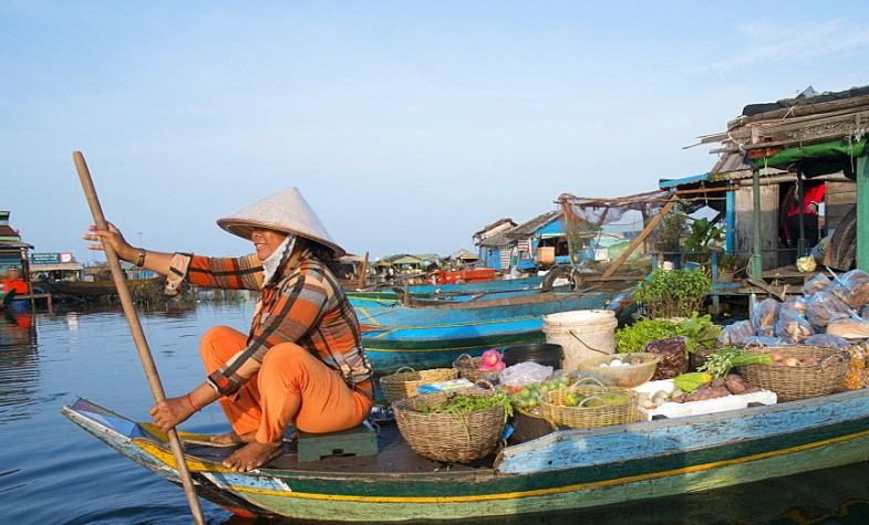 People in Tonle Sap Lake