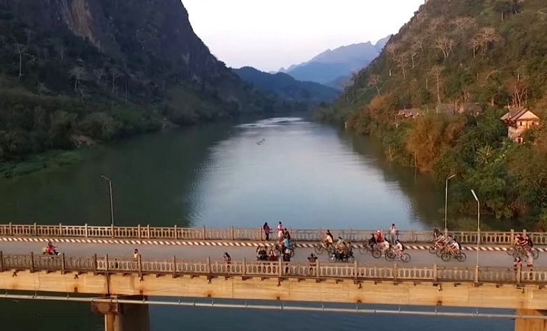 The rustic riverside town Nong Khiaw