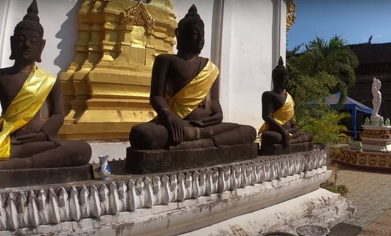 Temple visiting in Pakse