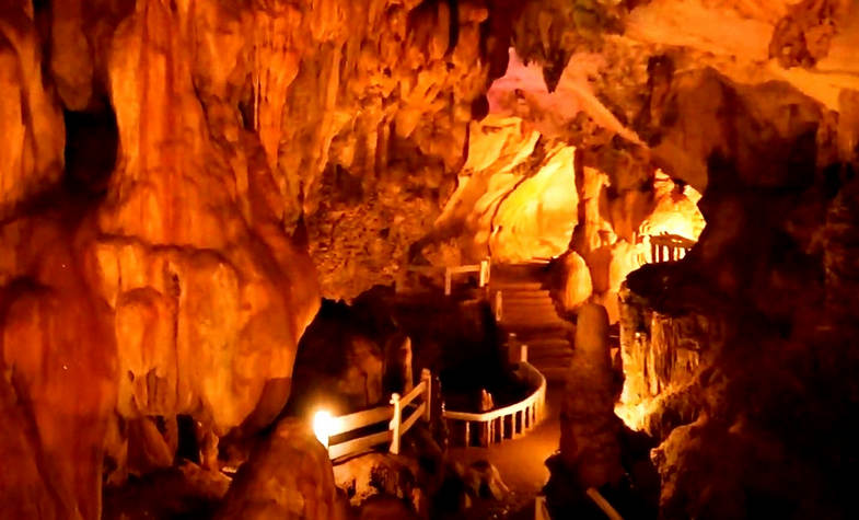 Tham Chang Cave visiting