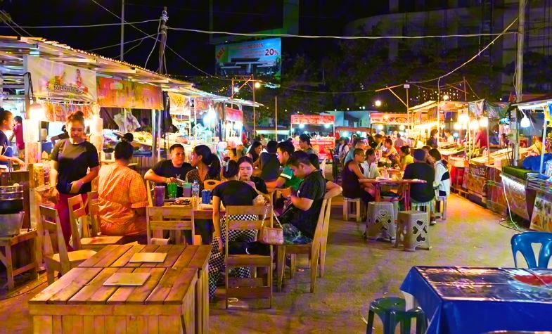 Travel tips at Vientiane Night Market