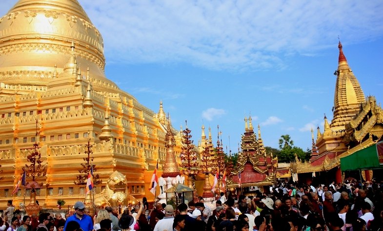 Shwezigon Pagoda Festival