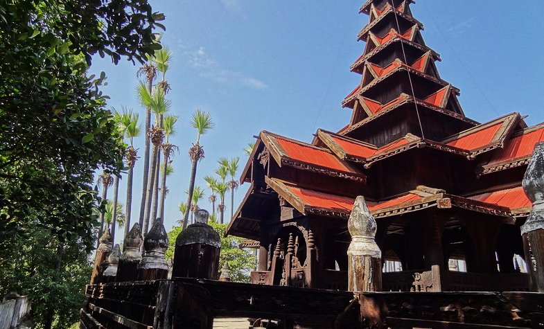 Bagaya monastery is a complex made fromteak wood, with red is the theme color