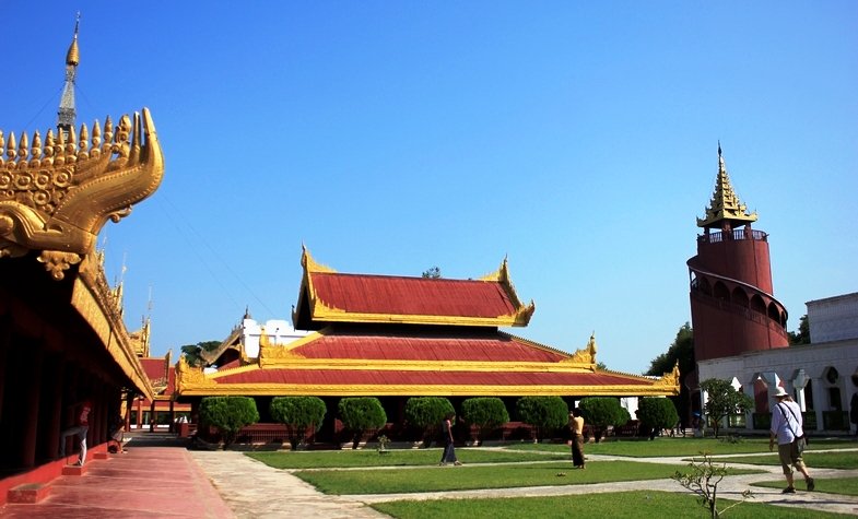 the red and golden roof of Mandalay Royal Palace