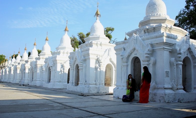 700 white stone slabs surround Kuthodaw Pagoda
