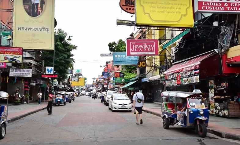 Visit the market in Bangkok by taxi