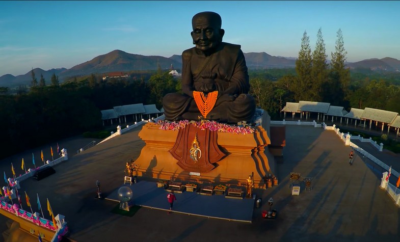 Hua Hin Wat Huay Mongkol Temple