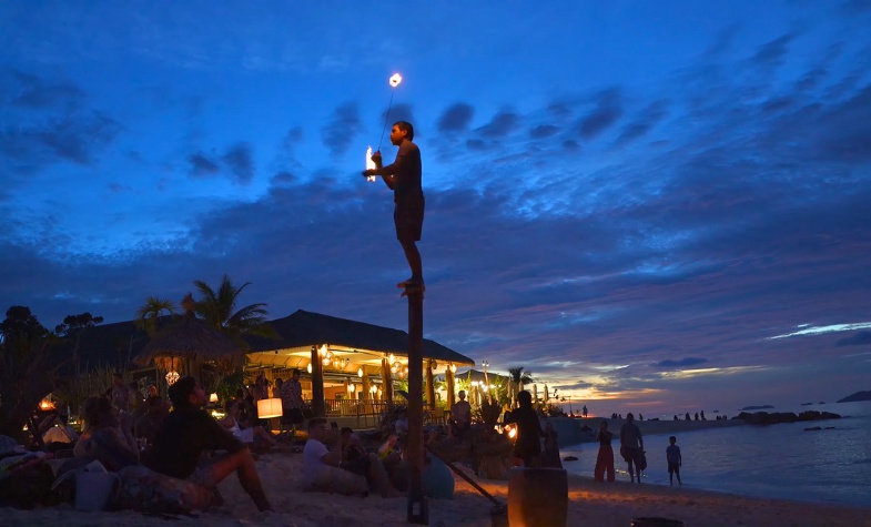 Explore Koh Hin Ngam, Koh Rawi, and snorkeling at Jabang & Honey Rock.