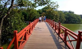 Hoan kiem lake, Hanoi, Vietnam