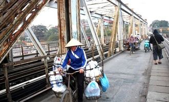 The old Long Bien Bridge - Hanoi - Vietnam