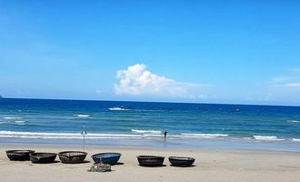 Da Nang beach relax