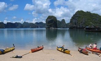 kayaking halong bay, Vietnam