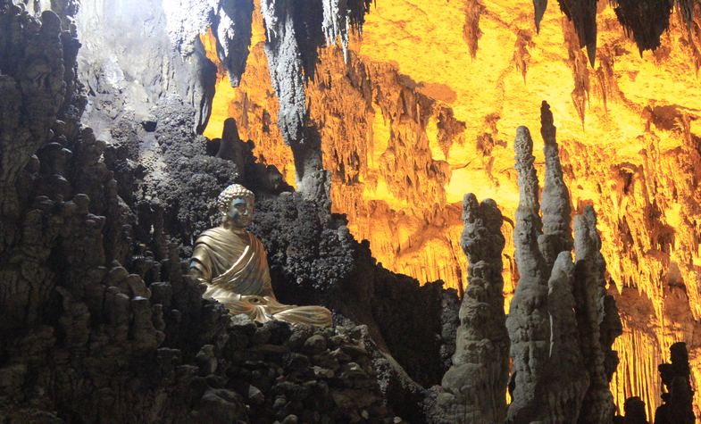 Buddha statue inside a cave on Ba Be lake