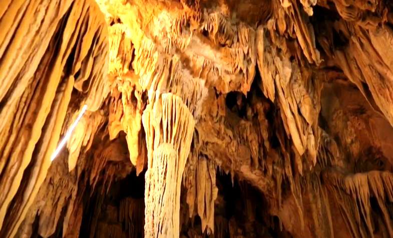 Cave in Thang Hen Cao Bang
