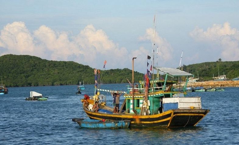 Boat trip Con Dao island