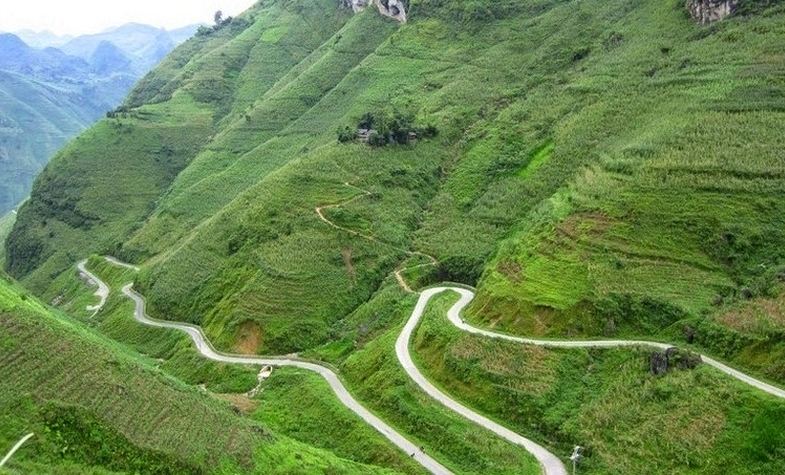 Stunning roads and mountain passes-Ha Giang travel guide