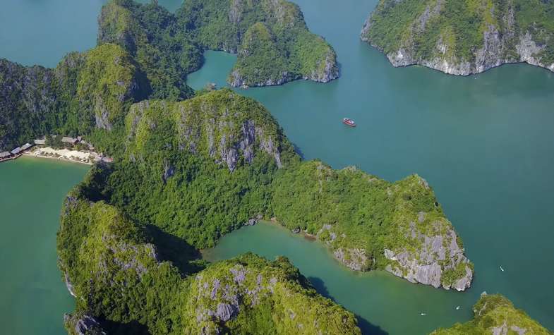 halong bay, top beautiful natural destination in the world