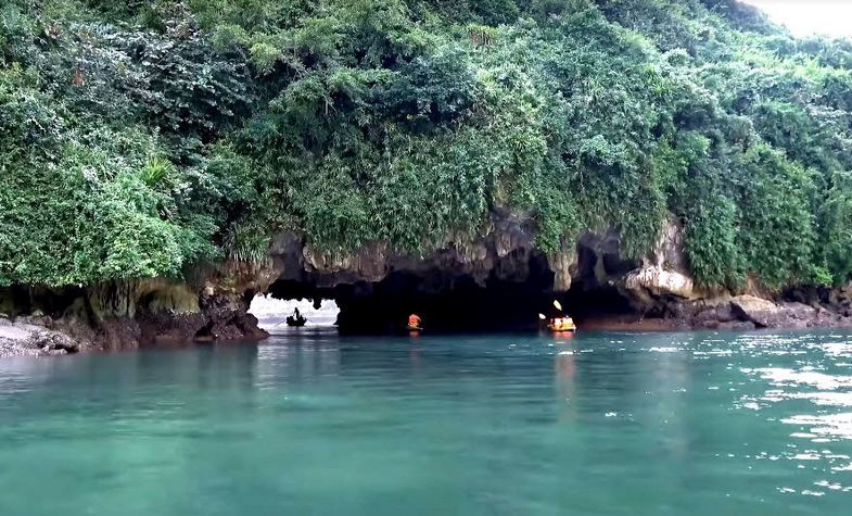 Experience the top attractions of Vietnam with Small Group Tours Vietnam.