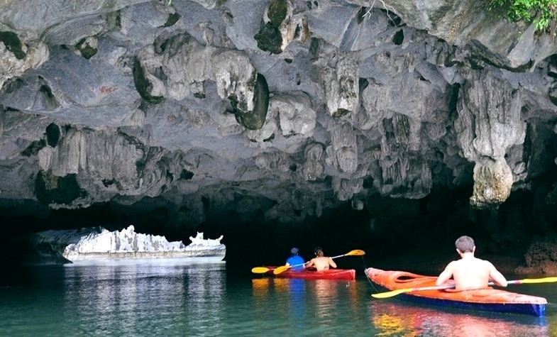 kayaking on halong bay vietnam