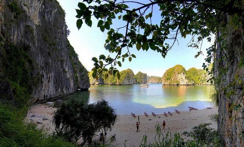 Honeymoon in Ha Long Bay Vietnam