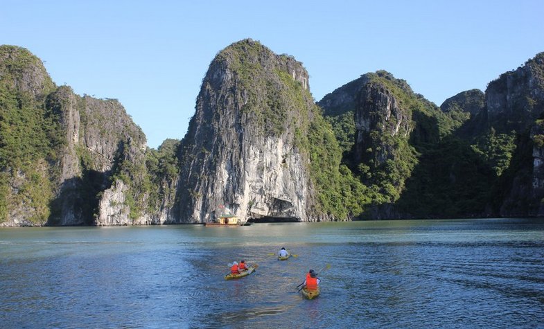 Distinctive features of Thien Cung Cave