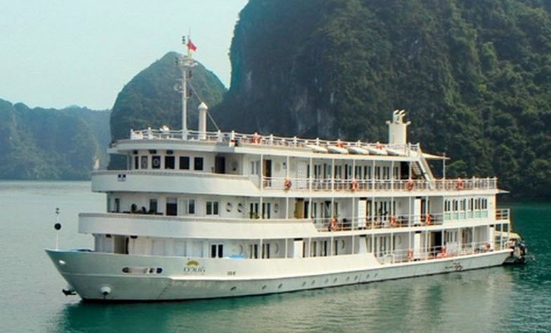 3-floors cruise travelling on Ha Long Bay